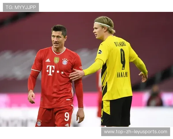 拜仁中路直塞,莱万点球稳稳命中 拜仁中路直塞,莱万点球稳稳命中