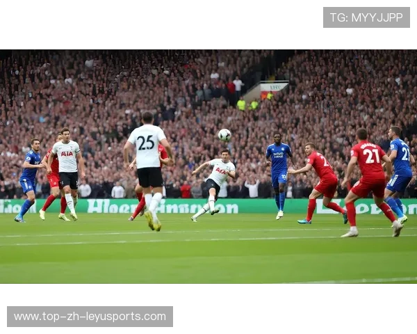 曼城阿尔瓦雷斯飞身铲射全场激情瞬间：燃爆赛场的英雄时刻